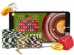 Pengguna memeriksa pembayaran lewat ponsel